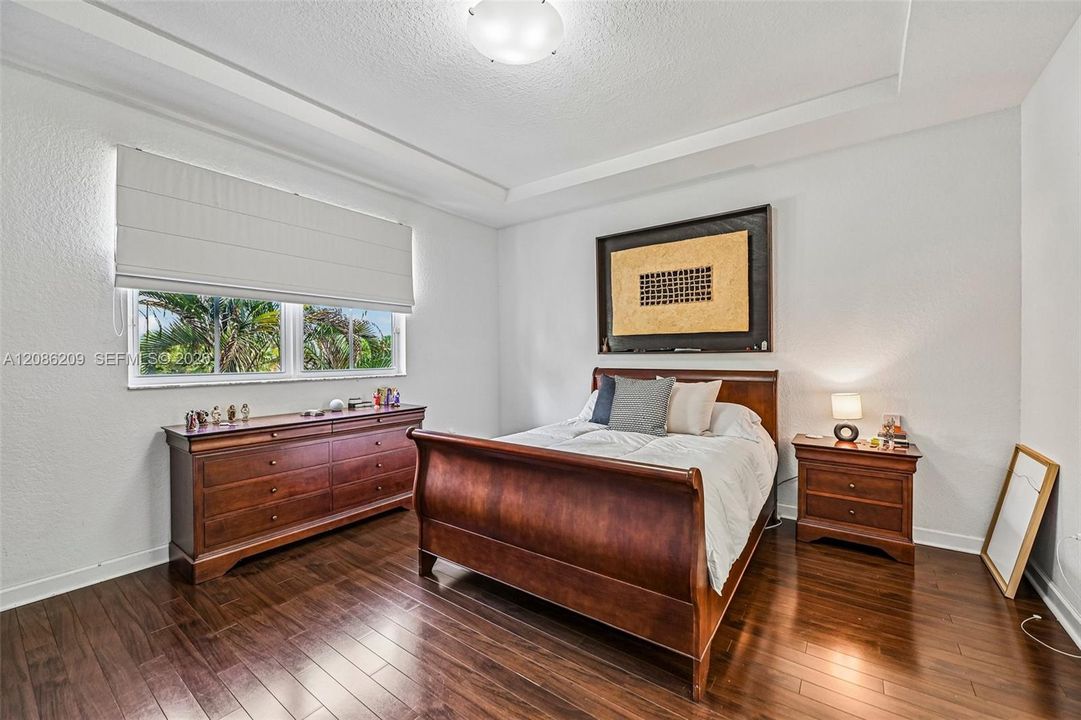 En Venta: $799,000 (4 camas, 3 baños, 2378 Pies cuadrados)