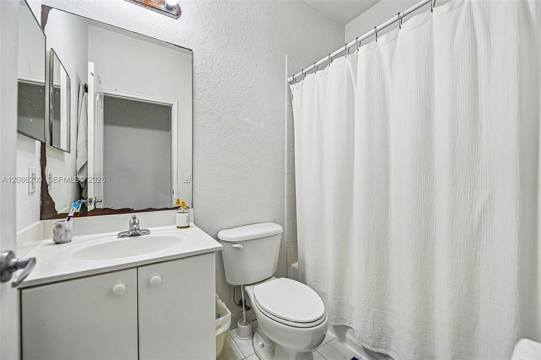 En Venta: $799,000 (4 camas, 3 baños, 2378 Pies cuadrados)