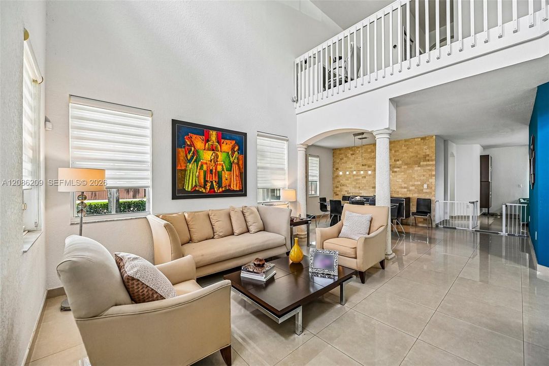En Venta: $799,000 (4 camas, 3 baños, 2378 Pies cuadrados)