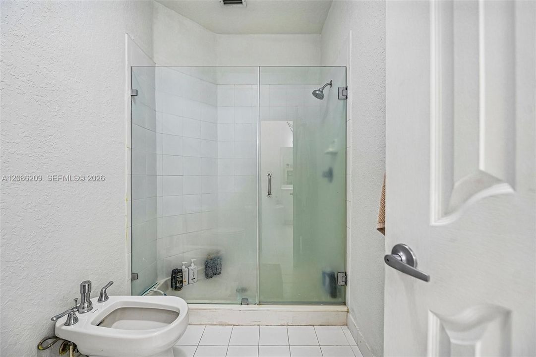 En Venta: $799,000 (4 camas, 3 baños, 2378 Pies cuadrados)