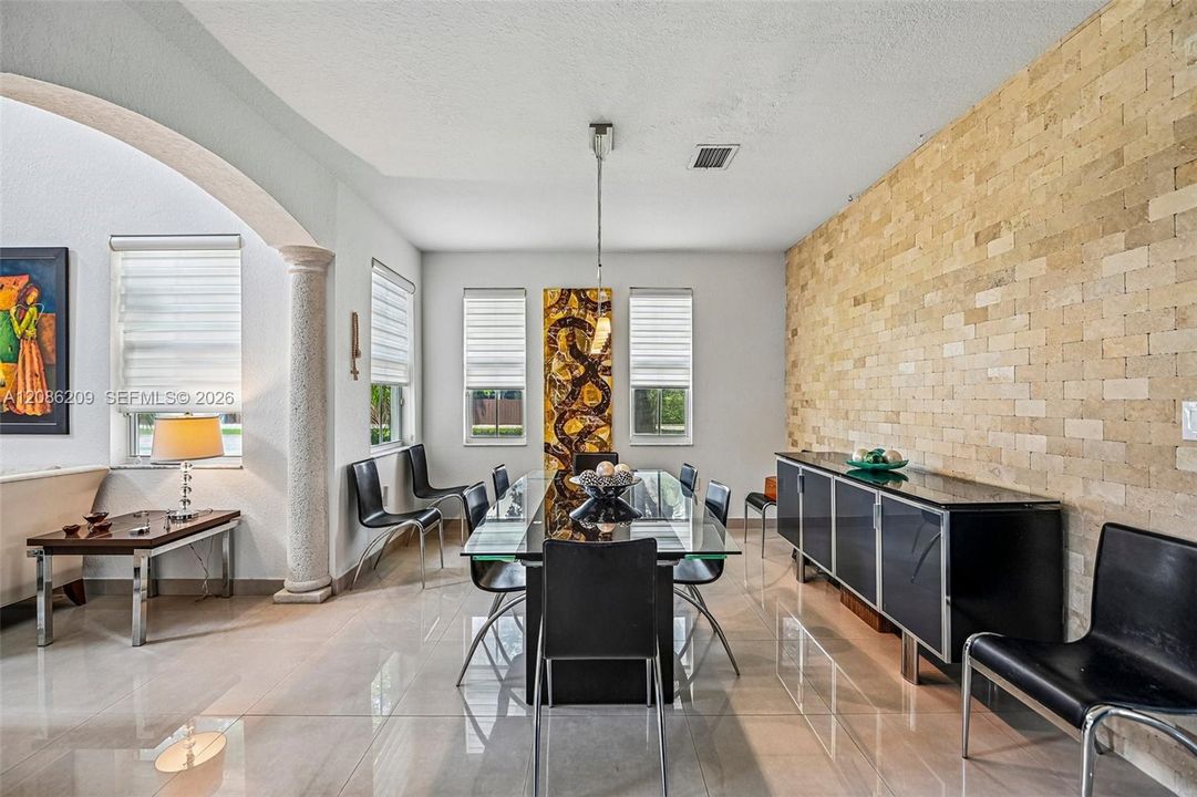 En Venta: $799,000 (4 camas, 3 baños, 2378 Pies cuadrados)