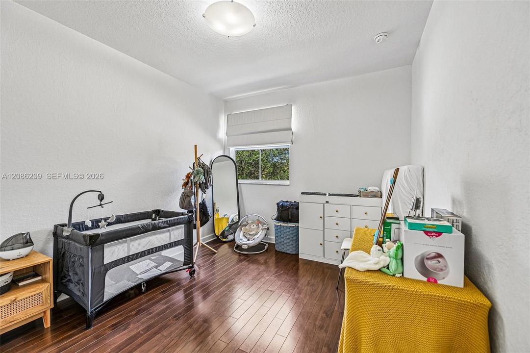 En Venta: $799,000 (4 camas, 3 baños, 2378 Pies cuadrados)