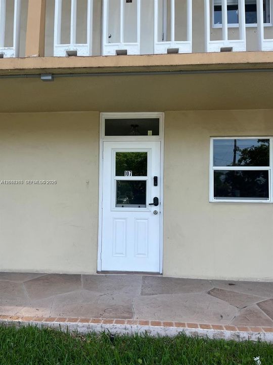 For Sale: $259,999 (2 beds, 2 baths, 1092 Square Feet)