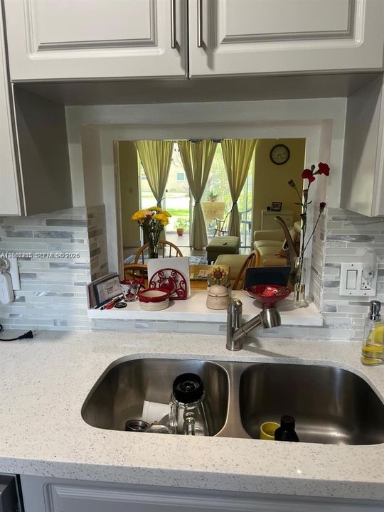For Sale: $259,999 (2 beds, 2 baths, 1092 Square Feet)