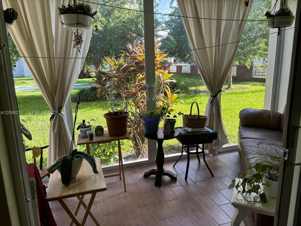 For Sale: $259,999 (2 beds, 2 baths, 1092 Square Feet)