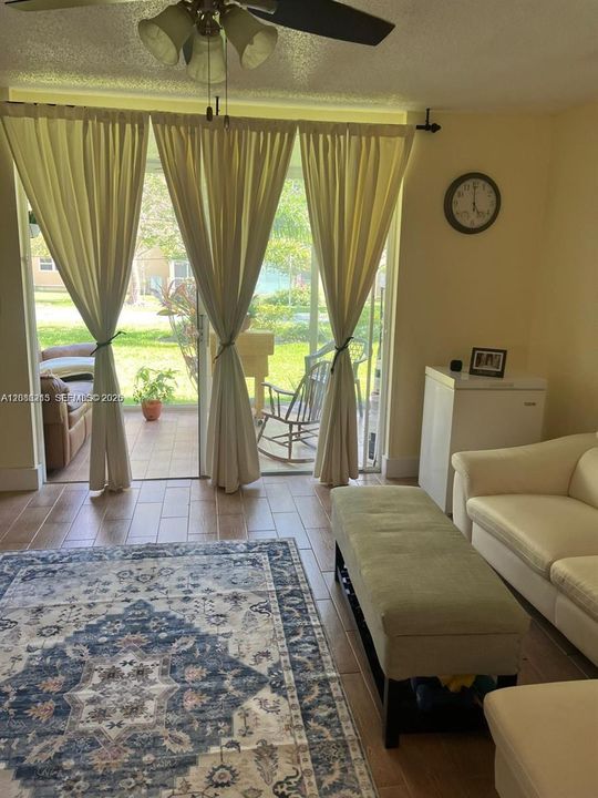 For Sale: $259,999 (2 beds, 2 baths, 1092 Square Feet)