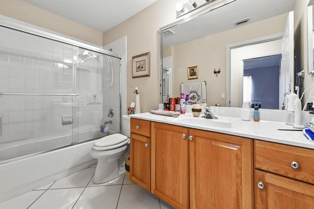 11 Bathroom 01