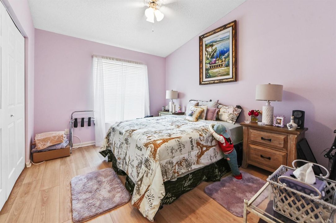 09 Bedroom 01