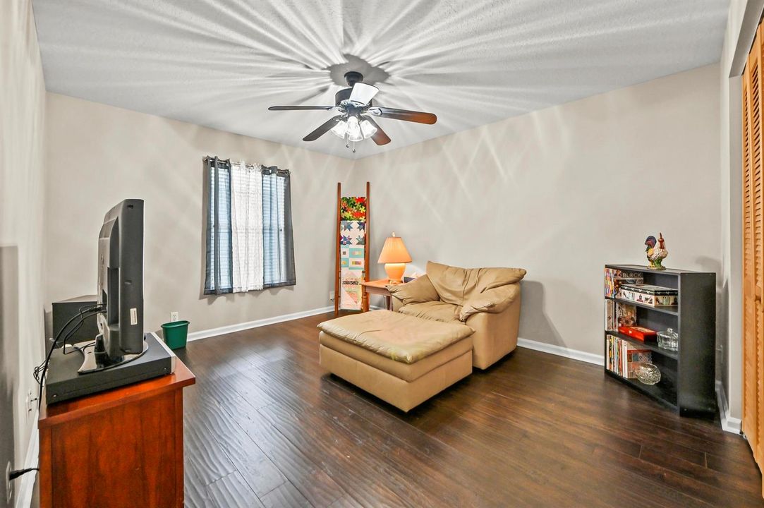 15 Family room 01