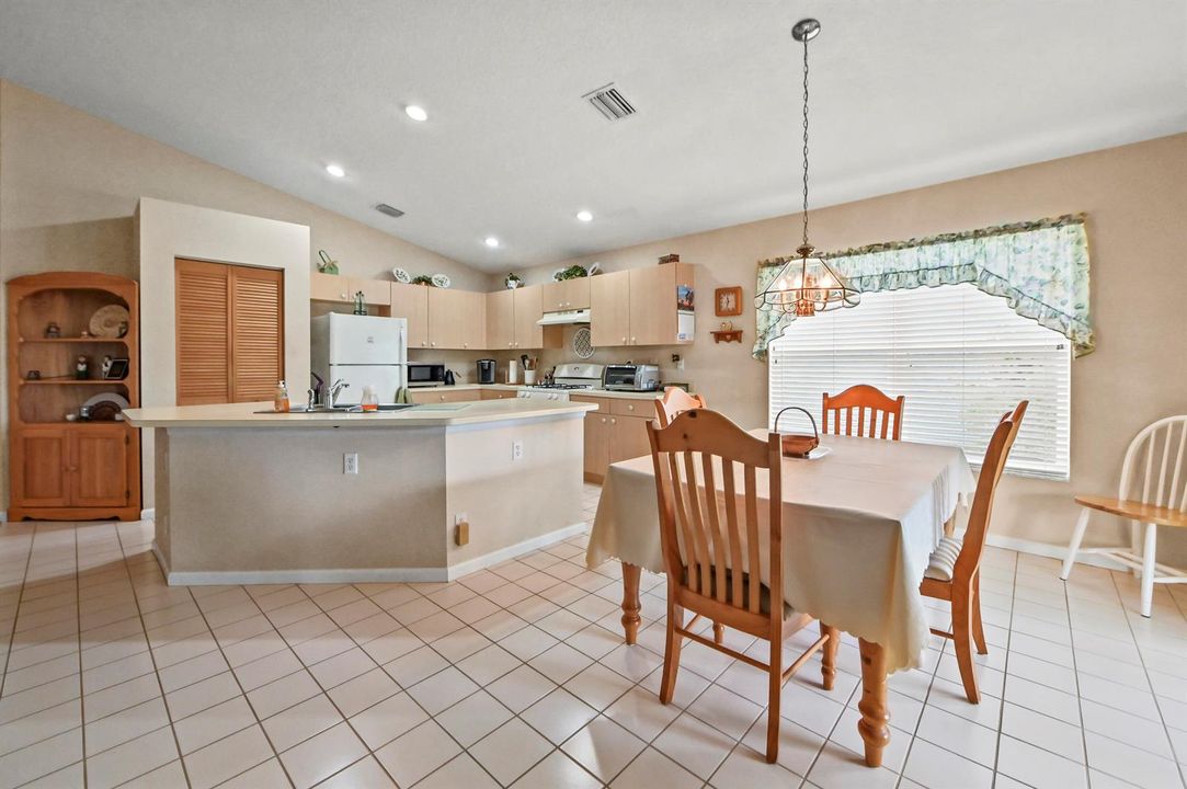 12 Dining room 01
