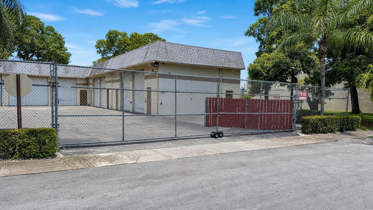 01_Property_Exterior_Front_16x9 (1)