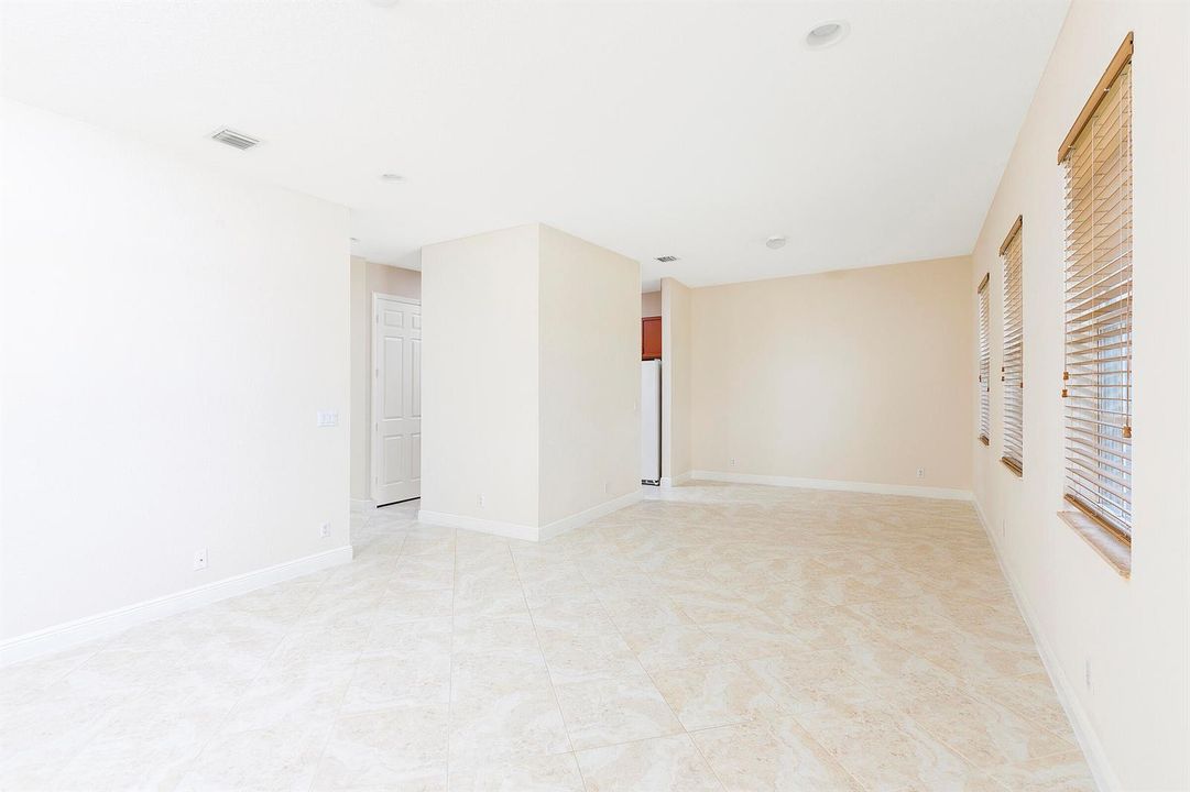 15_U2_Livingroom_layout1