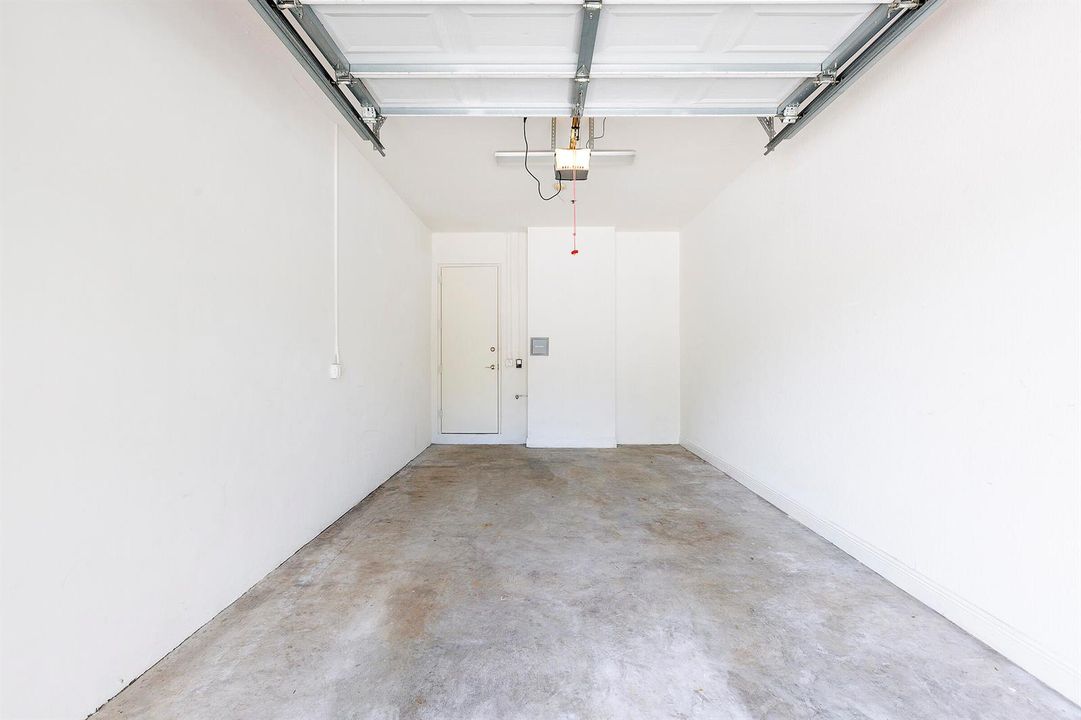 32_U2_Garage