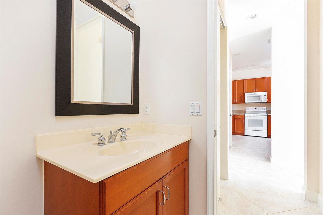 21_U2_Layout_Powderroom