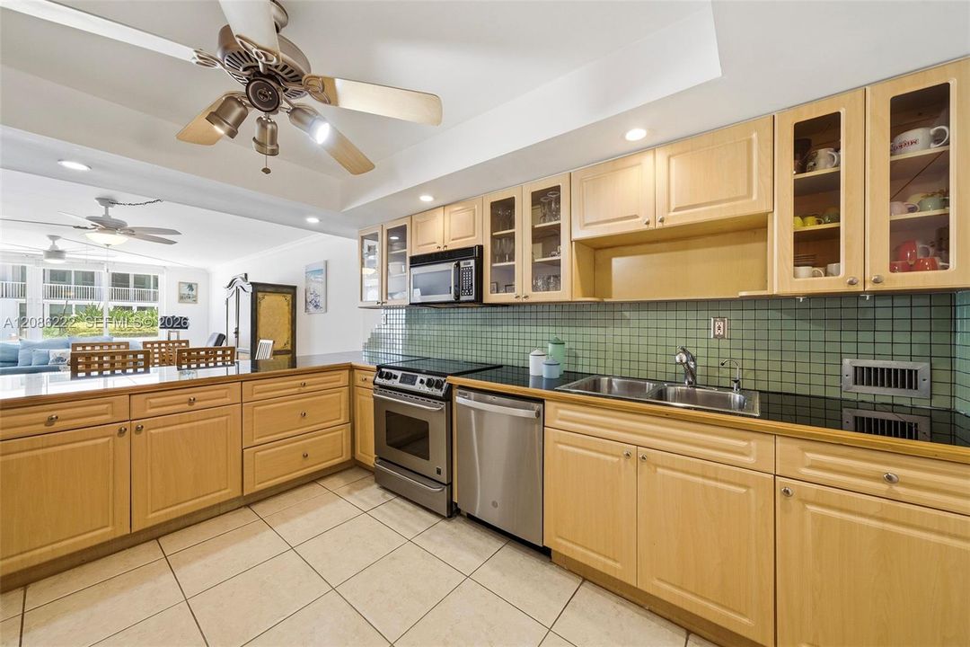 For Rent: $7,976 (2 beds, 2 baths, 1430 Square Feet)