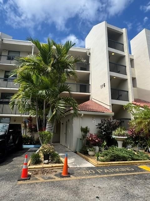 For Sale: $169,900 (2 beds, 2 baths, 920 Square Feet)