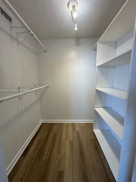 For Sale: $169,900 (2 beds, 2 baths, 920 Square Feet)
