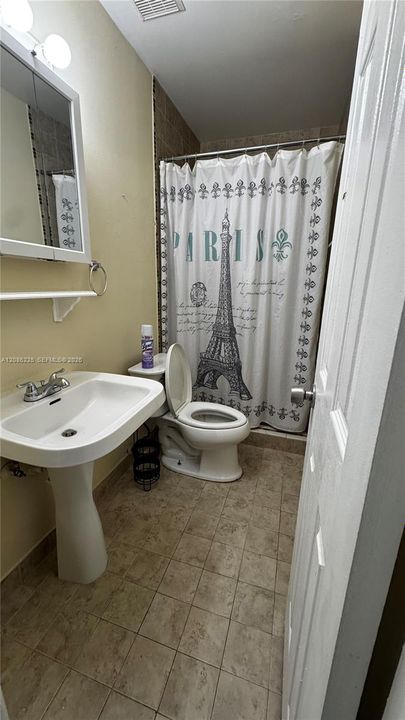 For Rent: $3,000 (3 beds, 2 baths, 1321 Square Feet)