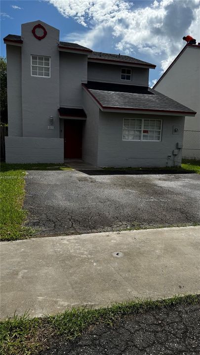 For Rent: $3,000 (3 beds, 2 baths, 1321 Square Feet)