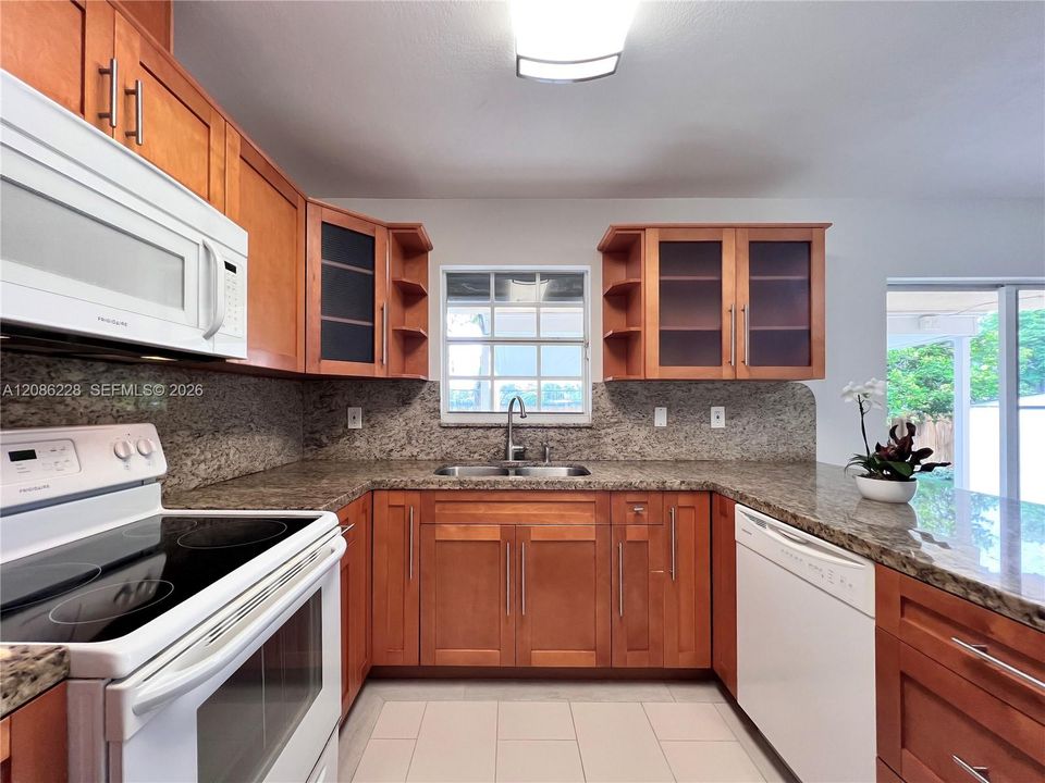 В аренду: $3,950 (3 спален, 2 ванн, 1501 Квадратных фут)