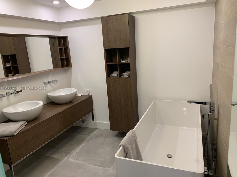 En Venta: $950,000 (2 camas, 2 baños, 1330 Pies cuadrados)
