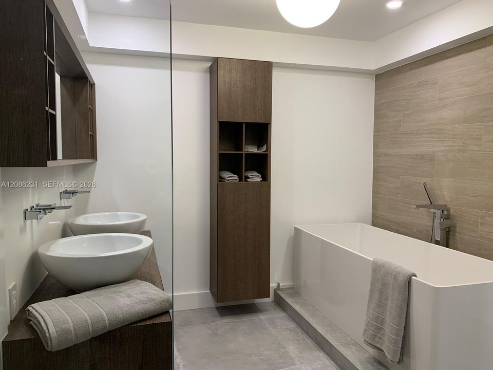 En Venta: $950,000 (2 camas, 2 baños, 1330 Pies cuadrados)