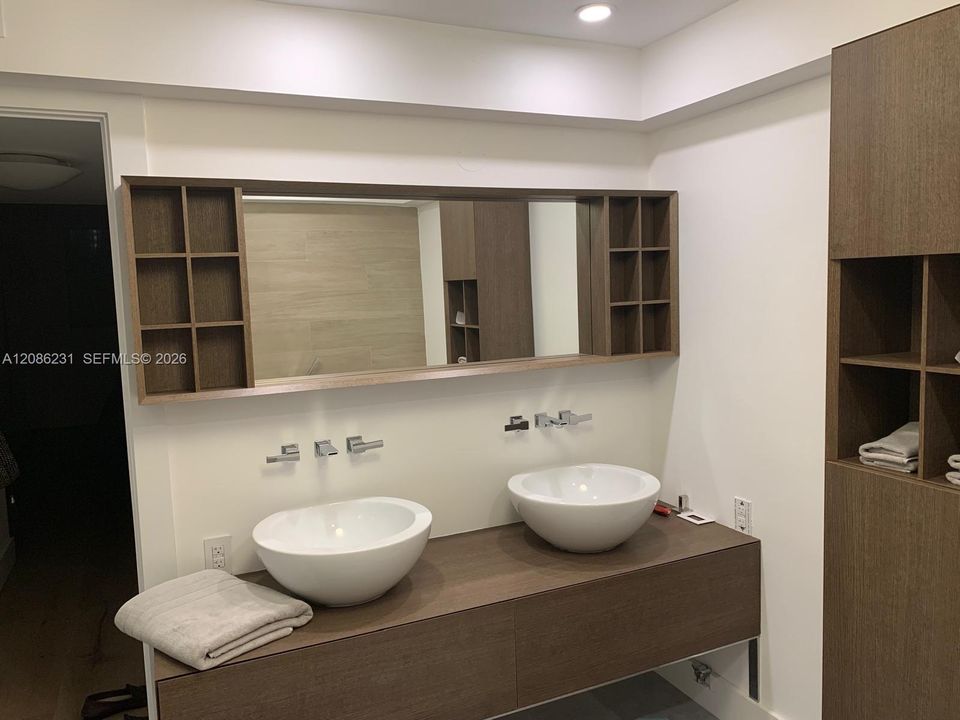 En Venta: $950,000 (2 camas, 2 baños, 1330 Pies cuadrados)