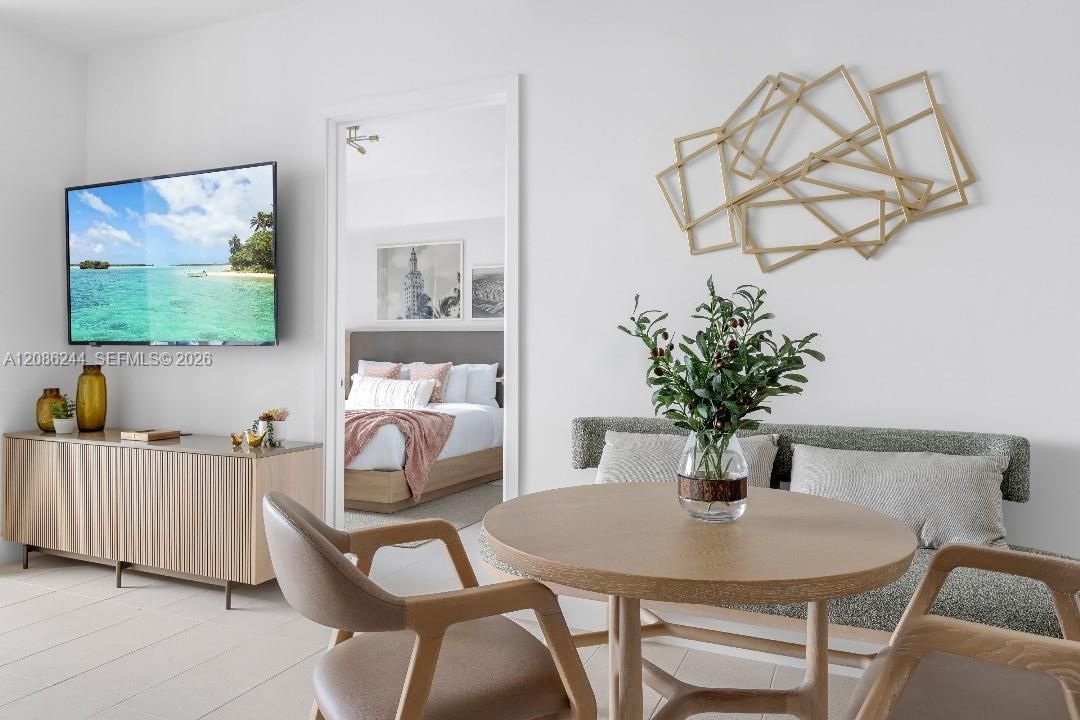 For Sale: $475,000 (1 beds, 1 baths, 588 Square Feet)