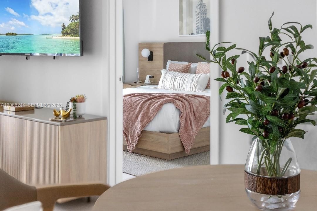 For Sale: $475,000 (1 beds, 1 baths, 588 Square Feet)