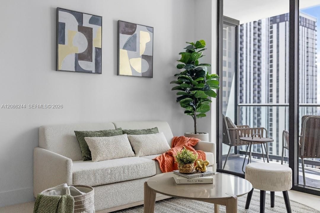 For Sale: $475,000 (1 beds, 1 baths, 588 Square Feet)