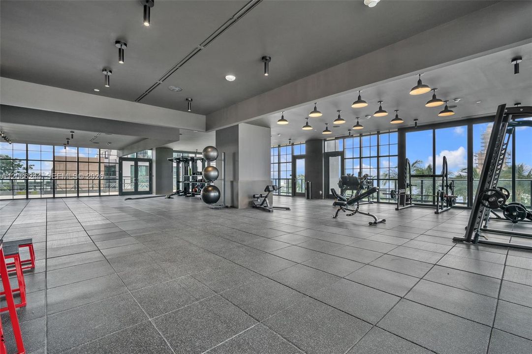 For Sale: $475,000 (1 beds, 1 baths, 588 Square Feet)