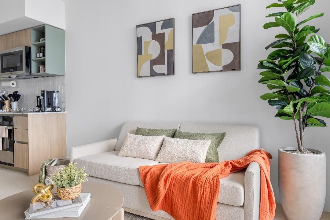 For Sale: $475,000 (1 beds, 1 baths, 588 Square Feet)