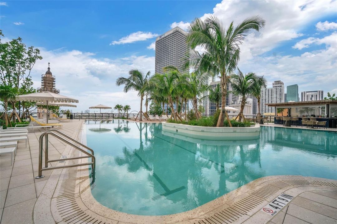 For Sale: $475,000 (1 beds, 1 baths, 588 Square Feet)