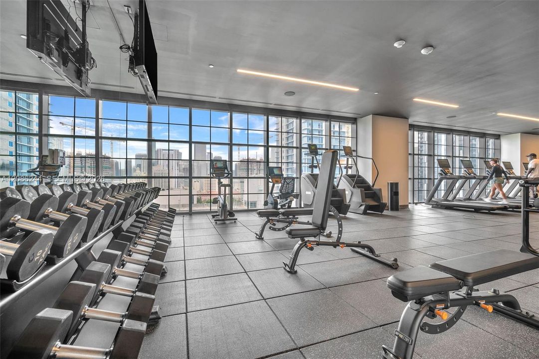 For Sale: $475,000 (1 beds, 1 baths, 588 Square Feet)