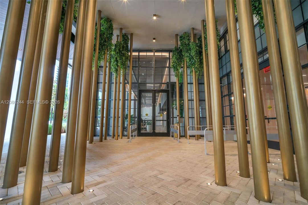 For Sale: $475,000 (1 beds, 1 baths, 588 Square Feet)