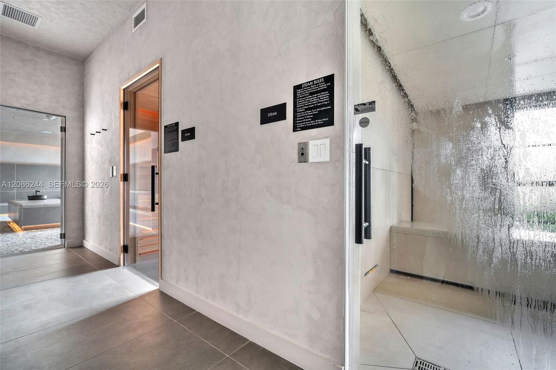 For Sale: $475,000 (1 beds, 1 baths, 588 Square Feet)