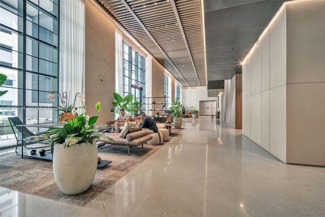 For Sale: $475,000 (1 beds, 1 baths, 588 Square Feet)