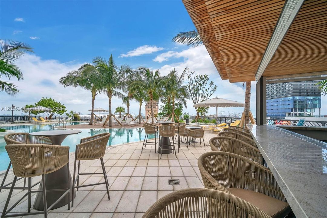 For Sale: $475,000 (1 beds, 1 baths, 588 Square Feet)
