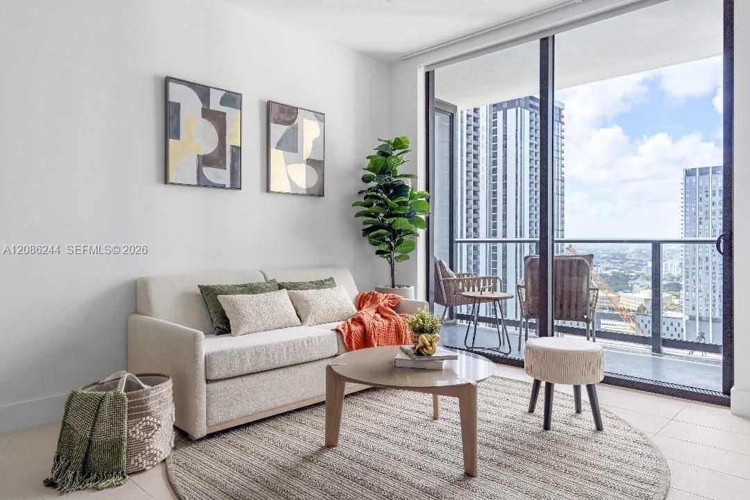 For Sale: $475,000 (1 beds, 1 baths, 588 Square Feet)