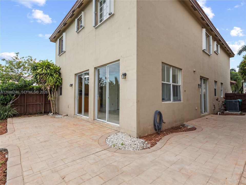 В аренду: $4,750 (4 спален, 3 ванн, 2341 Квадратных фут)