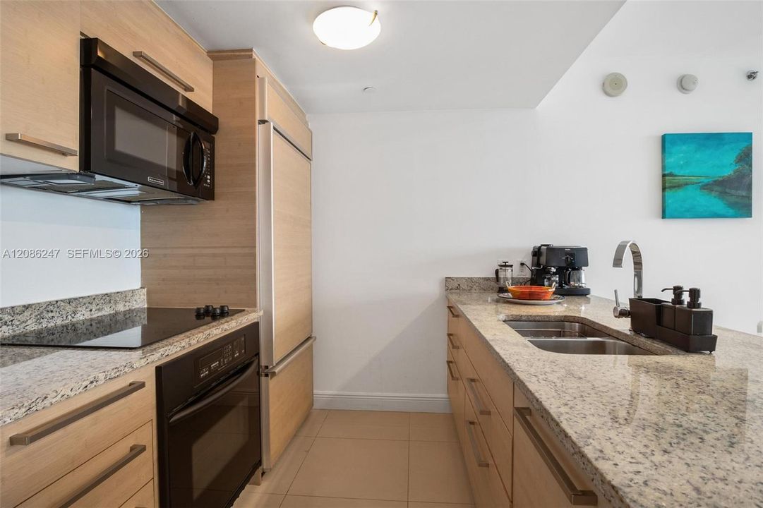 For Rent: $4,200 (2 beds, 1 baths, 1086 Square Feet)