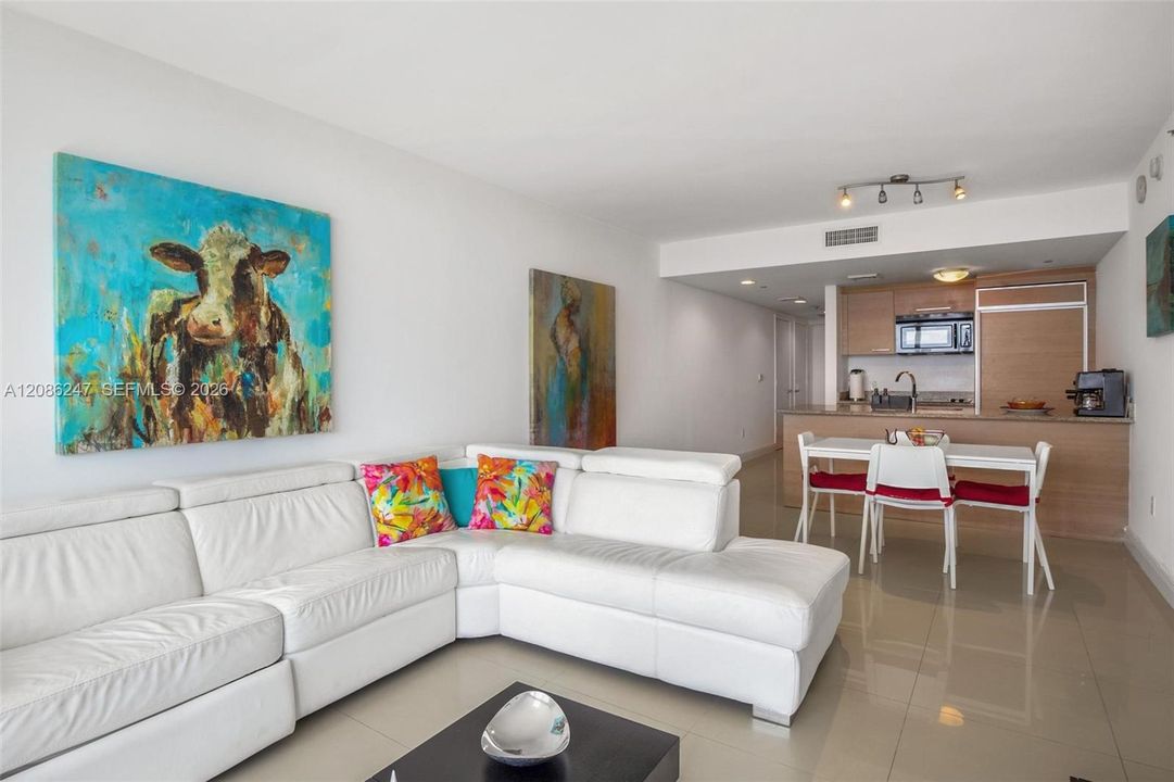 For Rent: $4,200 (2 beds, 1 baths, 1086 Square Feet)