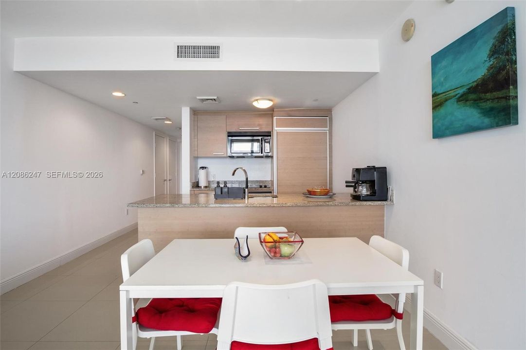 For Rent: $4,200 (2 beds, 1 baths, 1086 Square Feet)