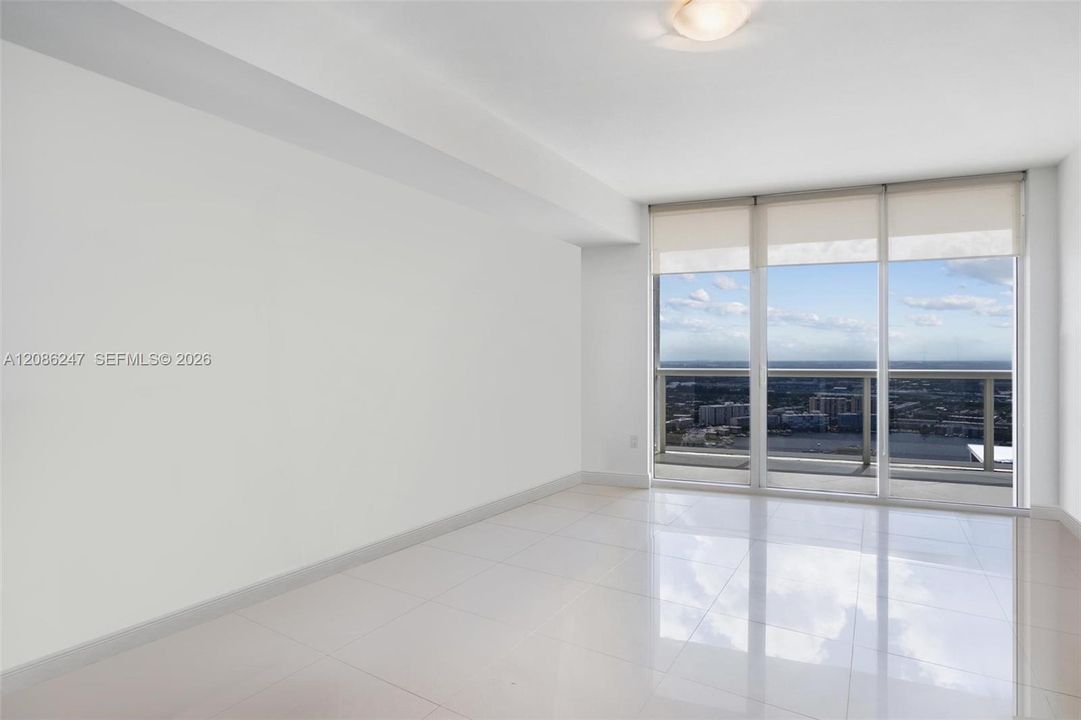 For Rent: $4,200 (2 beds, 1 baths, 1086 Square Feet)