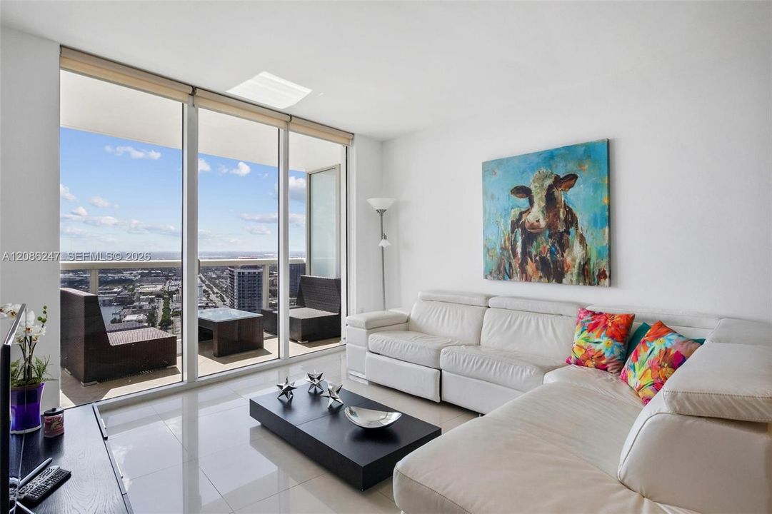 For Rent: $4,200 (2 beds, 1 baths, 1086 Square Feet)
