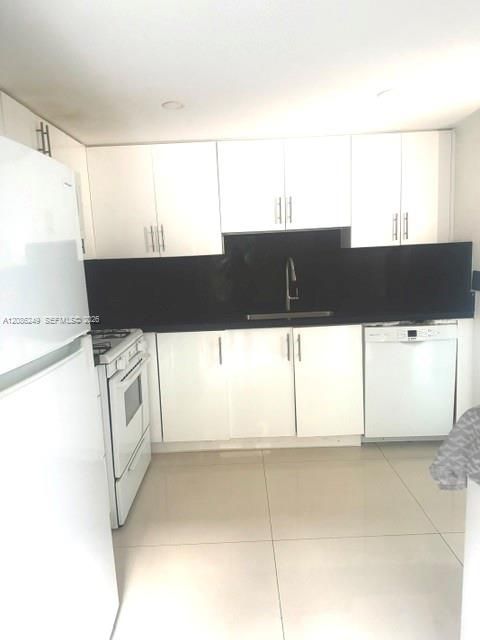 For Rent: $2,600 (3 beds, 2 baths, 1458 Square Feet)