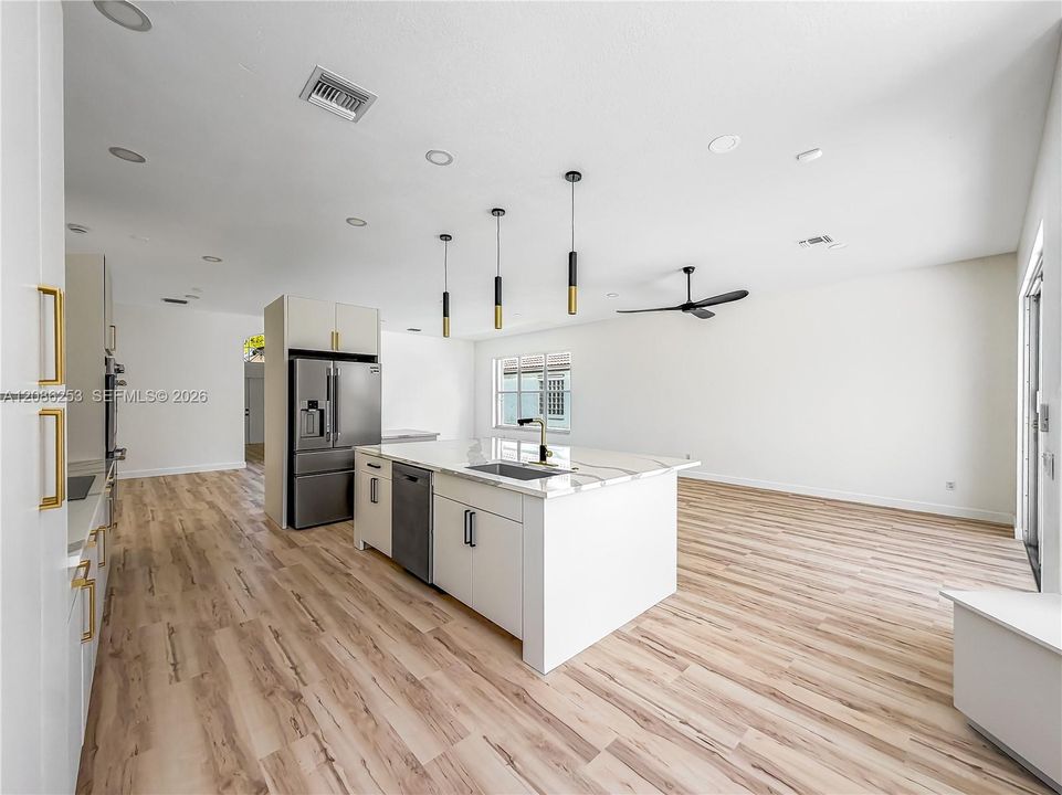 На продажу: $499,900 (3 спален, 2 ванн, 2097 Квадратных фут)