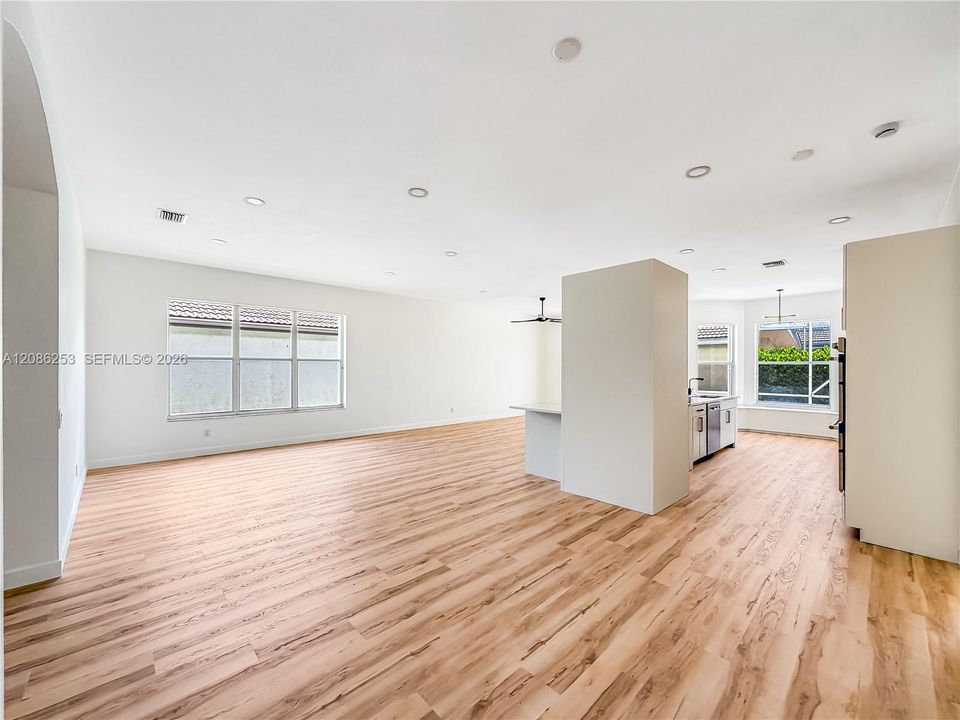 На продажу: $499,900 (3 спален, 2 ванн, 2097 Квадратных фут)