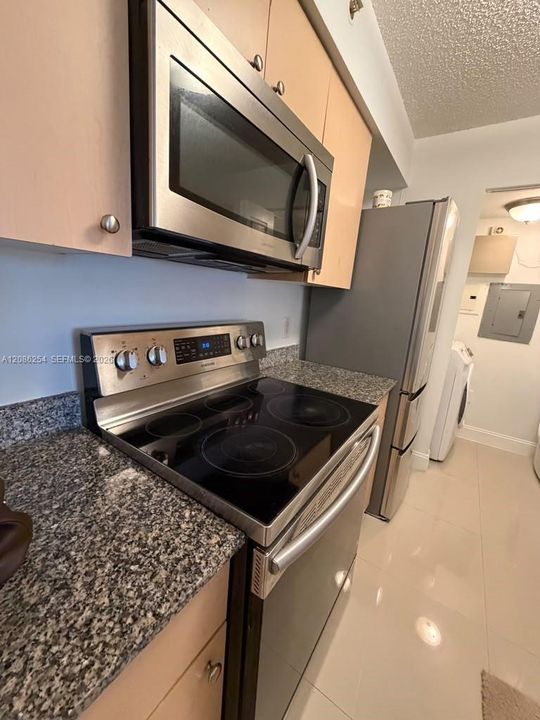 В аренду: $2,200 (2 спален, 1 ванн, 940 Квадратных фут)