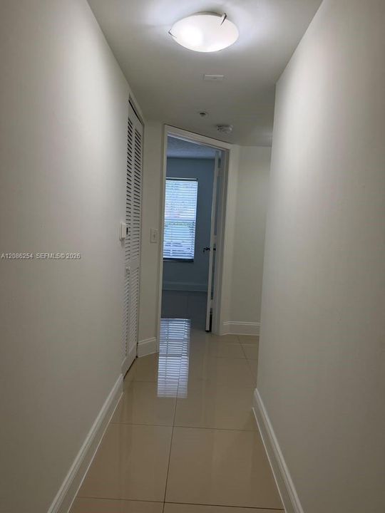 В аренду: $2,200 (2 спален, 1 ванн, 940 Квадратных фут)